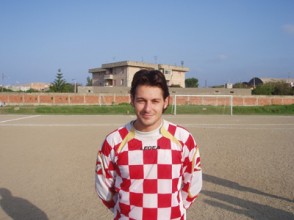 2^ Cat. E - Allunga la Messana (3-0) al Cariddi. Il Rometta frena il Gescal. K.0 del Saponara a Merì.